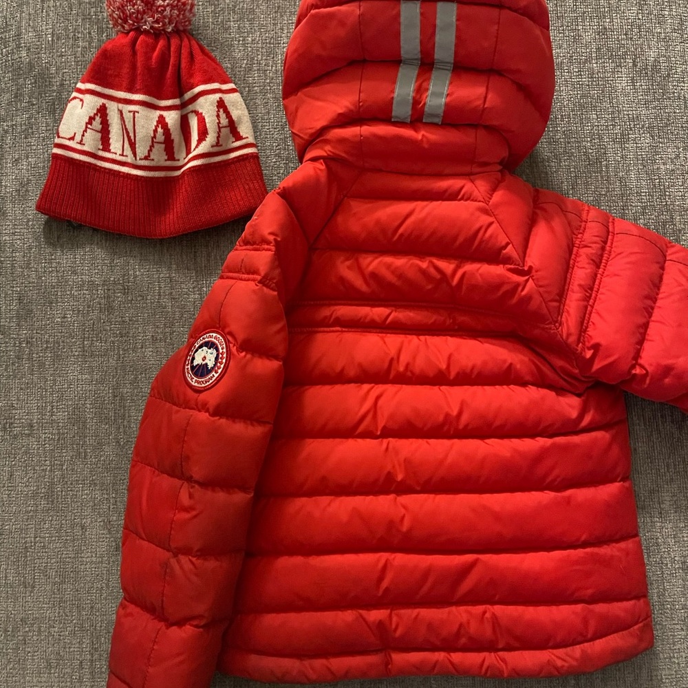 Kids canda goose coat size 4/5T and hat one size